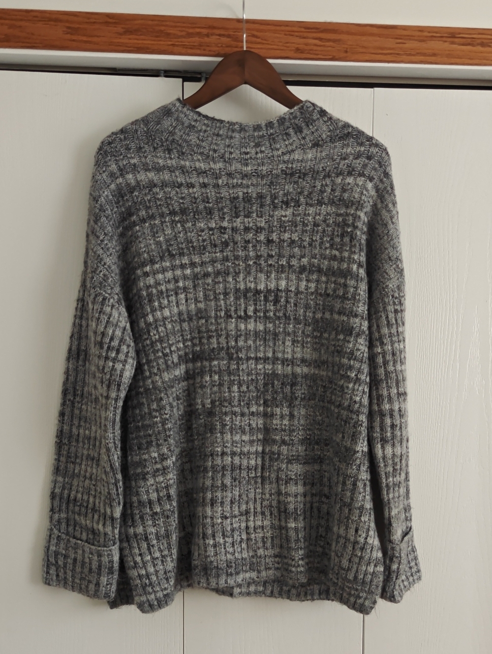 Old Navy Heathered Grey Ribbed Crewneck Sweater